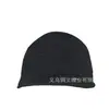 Gorro casual estiloso estilo coreano com logo de metal, elegante e versátil, faz o rosto parecer menor, cool e estiloso, perfeito para outono e inverno