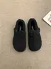 Chinelos fofos, estilo retrô, modernos, de sola reta, calçados femininos, adequados para uso externo, nova coleção outono/inverno 2026, forrados com fleece para aquecimento, mocassins casuais