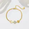 Pulsera de Diamantes de Tres Corazones de Amor Diseño de Lujo Ligero Estilo Japonés y Coreano Pulsera de Acero de Titanio Personalizada para Mujer a la Moda sin Decoloración Venta al por Mayor Combinable con Todo
