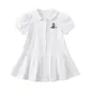 El nuevo y elegante vestido tipo polo de FHW para niñas, estilo universitario, es una versión coreana de moda para el verano con pliegues bordados.