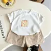 Conjunto de roupas de verão para meninos e meninas, novo conjunto estiloso e moderno de duas peças com manga curta e shorts para crianças