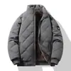 Vendas Diretas de Fábrica Estilo Outono e Inverno Jaqueta de Algodão com Gola Alta Slim Fit Versátil Estilo Pai Jaqueta de Algodão Masculina com Veludo Roupas de Algodão Masculinas para Meia-Idade e Idosos