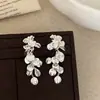 Tendencia de TikTok Otoño e Invierno Nuevos Pendientes Largos con Borlas de Flor Dorada Lujo Ligero Gama Alta Nicho Pendientes de Celebridad de Internet para Mujer