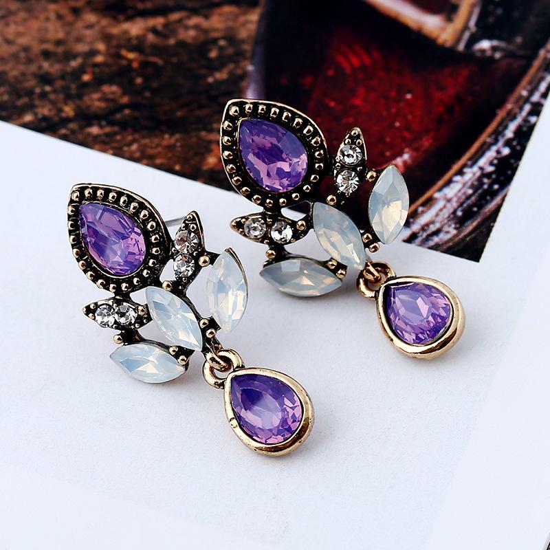 3724948987_1079086986