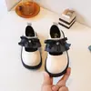 Novo Sapato Infantil de Outono para Menina Doce com Laço Sapatos de Princesa Estilo Coreano Elegante Versátil Sapatos de Couro para Meninas Modernos