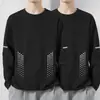 Camiseta masculina de manga comprida, oversized e de corte solto, perfeita como camada base para o outono, com estampas da moda e cores lisas, versátil e estilosa