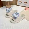Pantufas Fofas de Pelúcia Xadrez para Crianças 2026 Outono e Inverno Novas Pantufas de Algodão Pelúcia Quentes Antiderrapantes para Casa