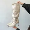 Primeiro Encontro Botas Ji Long Femininas 2026 Novo Estilo Salto Agulha Bico Fino Botas Franzidas Panturrilha Larga Emagrecimento da Perna Botas de Deus Outono Inverno Botas de Cano Alto