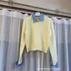 Novidade Outono e Inverno Blusa Tricô Falsa de Duas Peças com Gola Camisa Costurada para Mulheres, Tops da Moda Estilo Coreano que Rejuvenesce para Mulheres