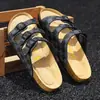 Suministro del Fabricante Nuevas Pantuflas con Suela de Corcho para Hombre Sandalias Retro de Ante Mate con Doble Hebilla
