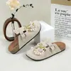 Nuevos zapatos Birkenstock 2026, exclusivamente para ventas transfronterizas, sin cordones, moda dulce y genial, zuecos dorados con anillo de mariposa