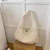 Bolsa de Ombro Única em Lona com Flor Vazada Feminina Grande Capacidade para o Trabalho Estilo Literário Versátil Bolsa Tote Verão 2026