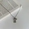 Colar retro personalizado moderno para mulheres novo pingente geométrico estilo frio design de nicho corrente para suéter Acessórios Atacado