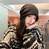 Chapéu Feminino Outono e Inverno Chapéu Frio Mostra Rosto Cabeça Pequena Grande Wai Rosto Liso Chapéu de Pompom Chapéu Lua 2023 Novo Estilo Chapéu Baotou