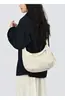 Bolsa transversal feminina em formato de dumpling, bolsa de grande capacidade para o dia a dia, novo design de veludo cotelê 2026, simples e casual, bolsa de ombro versátil