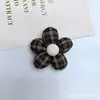 Color Café con Leche Otoño e Invierno Estilo Coreano Tela a Cuadros Lazo Flor Accesorios Accesorios para Ropa Ropa de Bebé Colgante para Bolsa Accesorios DIY