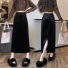 Falda de terciopelo negro línea A para mujer, nuevo estilo otoño/invierno 2026, falda de paraguas de longitud media petite, versátil y estiliza.