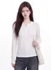 Camiseta de manga larga con cuello Henley retro de media botonadura para mujer, nuevo estilo de principios de otoño, verde, favorecedora, corte ajustado, top versátil