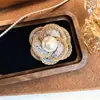 Broche de Camelia y Perla Estilo Francés, Broche Versátil Elegante y de Alta Gama para Otoño e Invierno, Accesorio para Traje y Abrigo