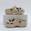 Sandalias y zuecos versátiles, lindos, impermeables, ligeros, antideslizantes, de dibujos animados de enfermera, cómodos, para estudiantes, mujeres, zapatos casuales de moda