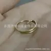 Los fabricantes hacen hebilla de línea de letra G de metal llavero de metal a muestra a figura llavero de forma especial no estándar