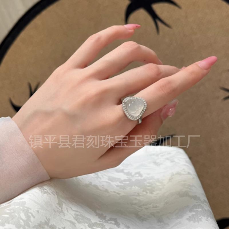 玉髓佛公戒指