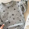 Camiseta Básica Infantil 2026 Primavera e Outono Nova Camiseta de Manga Longa com Estampa de Estrela para Crianças Pequenas, Amiga da Pele e Respirável, Top Moderno