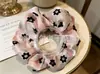 Al por mayor en stock diademas etéreas y elegantes para mujer, scrunchies de malla, cintas para el pelo, cuerdas para el pelo