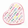 Corea del Sur Japón Temperamento Personalidad Simple Plástico Plástico Aguja Pequeños Mini Pendientes Pendientes Clavos para Estudiantes Mujeres en una Caja