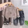 Traje Masculino Estilo Primavera e Outono 2026 Novo Estiloso Infantil Outono Estilo Coreano Moletom Conjunto de Duas Peças Roupas de Bebê Vestuário Infantil