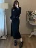 Elegante traje de falda de moda negro para mujer, nuevo estilo de otoño, conjunto elegante y adelgazante de sudadera y falda de dos piezas