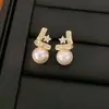 Brincos de estrela e pérola em zircônia cúbica banhados a ouro 14k, um design luxuoso e elegante, delicado e versátil, adequados para quem não tem orelhas furadas (estilo clip-on)