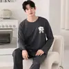 Pijama de algodão masculino à pronta entrega, manga longa, calça longa, novo estilo outono, gola redonda, sem fecho, casual, pode ser usado fora de casa, conjunto de duas peças para ficar em casa