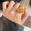 Diseño de Moda de Nicho, Versátil, Anillo Irregular de Flor Mate, Joyería de Lujo Ligero y de Alta Gama para el Uso Diario de Mujeres