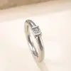 Joias de Aço Titânio Mais Vendidas no Japão e na Coreia Anel de Diamante Micro-Incustado de 4 mm Anel Simples de Aço Inoxidável de Alta Qualidade Fábrica Atacadista