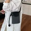Mini Bolsa Popular de Dia de Verão Feminina de Ombro Único Versátil para o Trabalho Novo Estilo Coreano para Celular 2026 Bolsa Transversal Pequena Simples