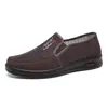 Sapatos de Pano Old Beijing Masculinos Primavera/Verão 2024 Novo Estilo Meia-idade e Idosos Slip-on Sapatos de Pai Solado Macio Leves de Lona para Homens