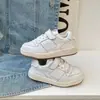 Tênis de Moda Infantil 2026 Primavera Unissex Fecho Mágico Tênis Casuais para Crianças Médias e Grandes Tênis Esportivos Sapatos Brancos Versáteis