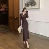 Vestido de Punto de Color Café con Cuello en V, Estilo Francés Chic, para Primavera y Verano, Diseño de Nicho de Lujo Ligero, Vestido Largo Único