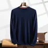 Suéter de cashmere bicolor outono e inverno 2024 novo masculino gola redonda base de lã, corte solto, pulôver de manga comprida, suéter quente