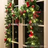 Enredadera de Frutos Rojos Navideños 180 cm / 2,7 m Encriptada Enredadera de Decoración Roja Navideña Decoración de Puerta Hojas de Pino