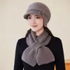Gorro de Punto Cálido Protector de Oídos para Adultos Mayores, Boina de Pico de Pato de Moda Otoño e Invierno, Conjunto de Gorro y Bufanda Resistente al Frío para Exteriores para Mujeres