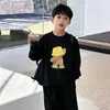 Camiseta de manga larga de algodón puro para niños, para primavera y otoño, camiseta básica de cuello redondo para niños, top de dibujos animados estiloso para niños mayores y pequeños