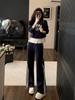 Conjunto de top moderno e versátil feminino outono azul escuro com capuz e letras top solto conjunto de duas peças feminino