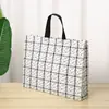 Bolsas de Tote de Tela No Tejida Personalizadas para Ropa Femenina de Moda con Botones Ocultos, Bolsas de Tote de Tela No Tejida Personalizadas para Tiendas de Ropa, Bolsas de Compras Personalizadas