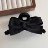 Grampo de Cabelo Elegante com Laço de Veludo para Mulheres, Novo Estilo de Luxo Outono/Inverno 2025, Prendedor de Tubarão para Coque na Parte de Trás da Cabeça