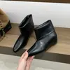 Botas para aumentar a altura para mulheres baixinhas, botas de cano curto slim fit, botas femininas, coleção outono/inverno 2026, botas marrons estilo Dr. Martens, botinhas de bico quadrado pequeno