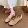 Sapatos femininos estilo francês com laço, novo modelo 2026 com aumento interno de altura, mocassins rasos com bico quadrado estilo bailarina para o trabalho