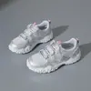 Tênis novos estilo coreano para pais de primeira viagem, para mulheres, outono de 2026, esportivo de corrida para estudantes, casual, estilo de rua, sapatos com sola grossa que aumentam a altura C9005