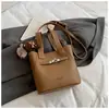 Bolsa Cesta de Legumes Retrô de Mão para Mulheres 2025 Nova Tendência Moda Estilo Coreano Bolsa Balde Versátil Bolsa de Ombro Transversal